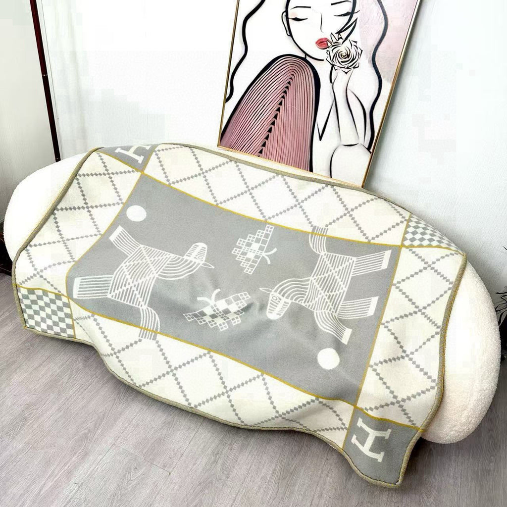 Avalon Animaux Nattes Premium Baby & Home Throw Blanket