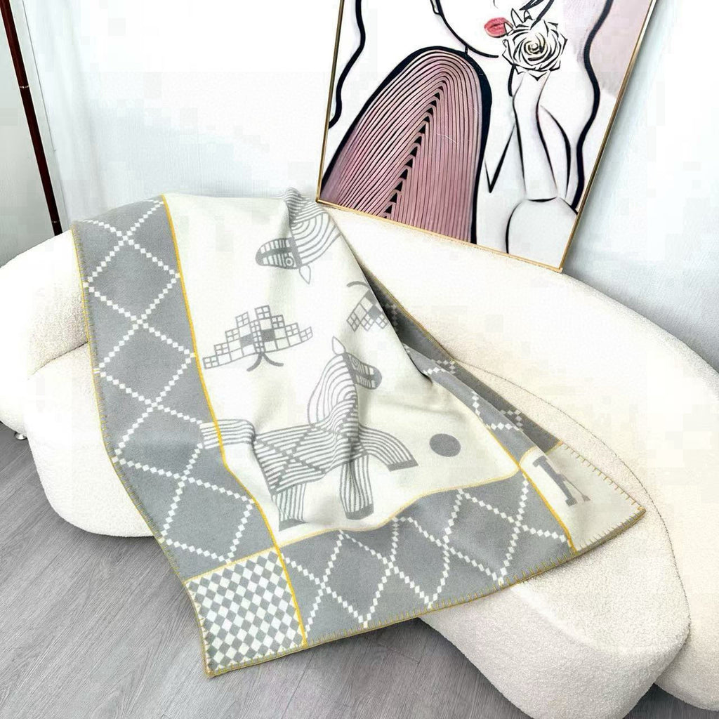 Avalon Animaux Nattes Premium Baby & Home Throw Blanket