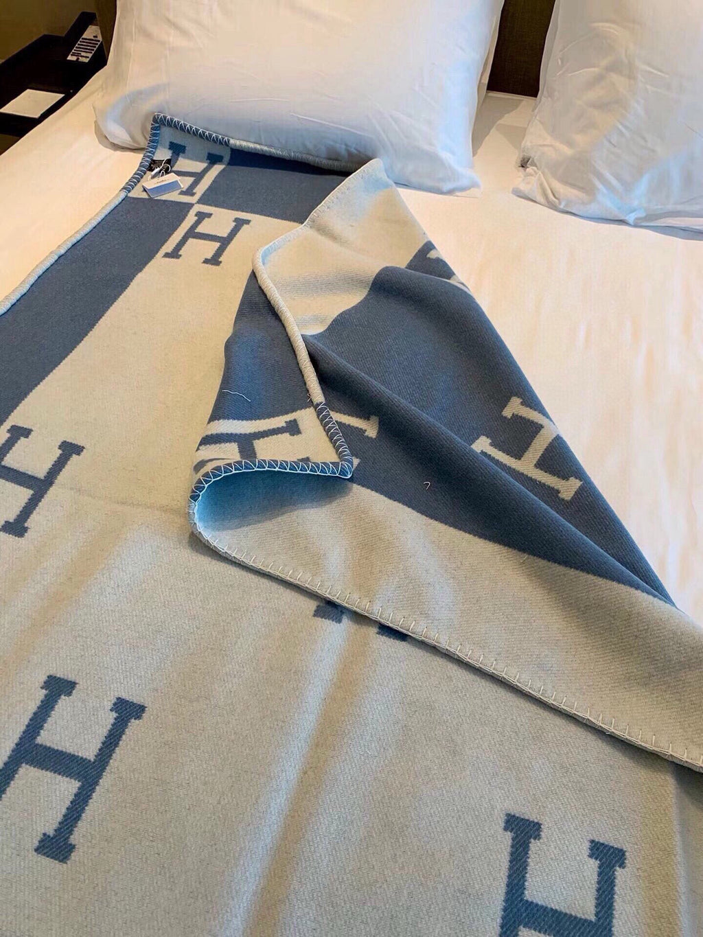 Luxury Premium Cashmere Jacquard Throw Blanket +Pillow