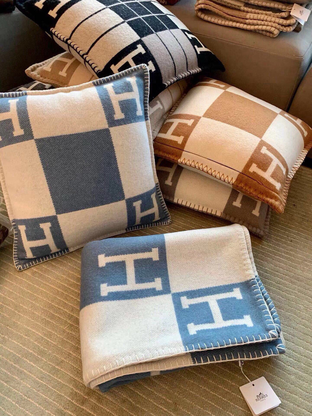 Luxury Premium Cashmere Jacquard Throw Blanket +Pillow