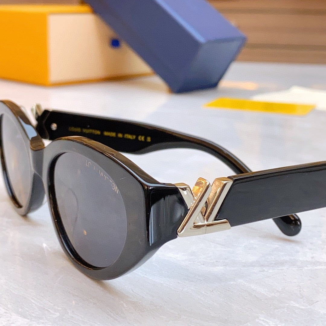 Elegant Cat-Eye Sunglasses