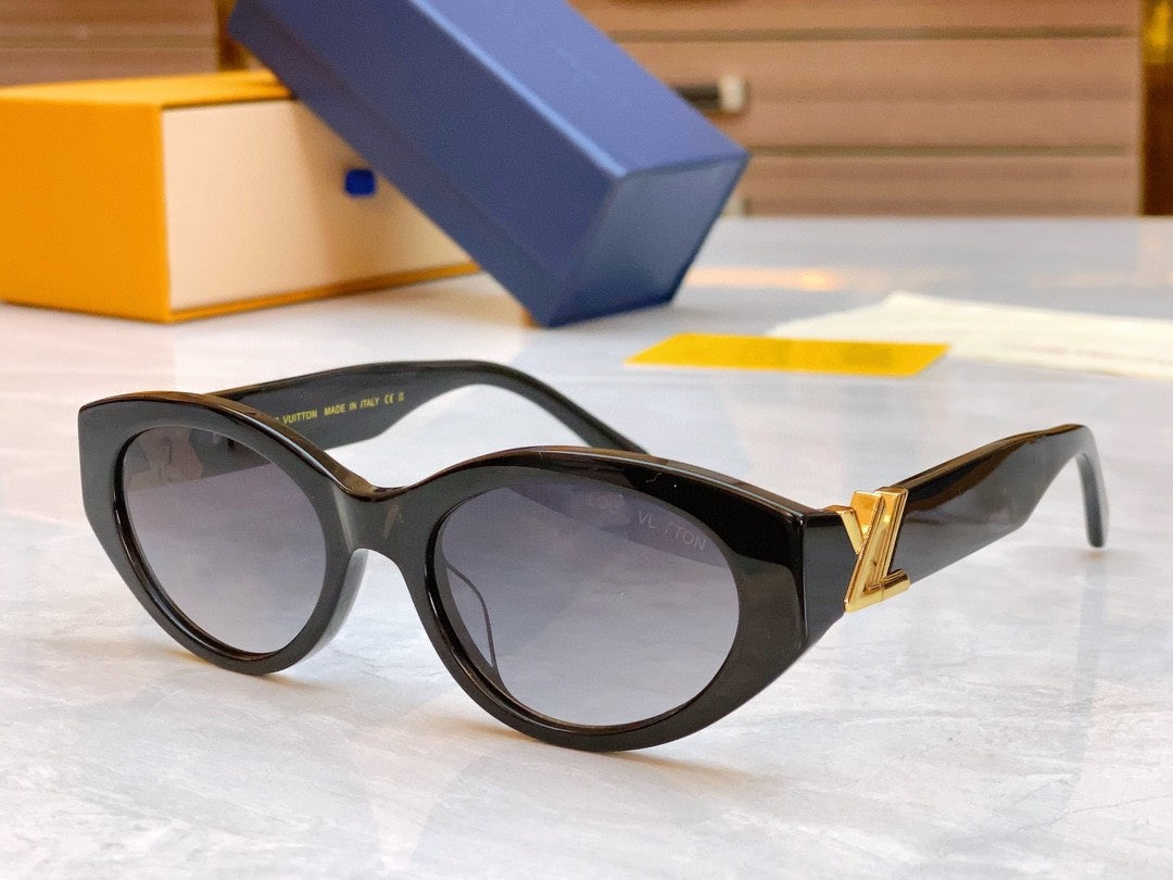 Elegant Cat-Eye Sunglasses