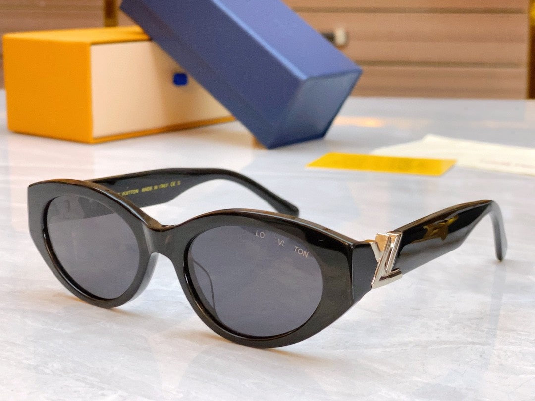 Elegant Cat-Eye Sunglasses