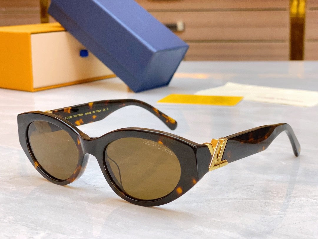 Elegant Cat-Eye Sunglasses