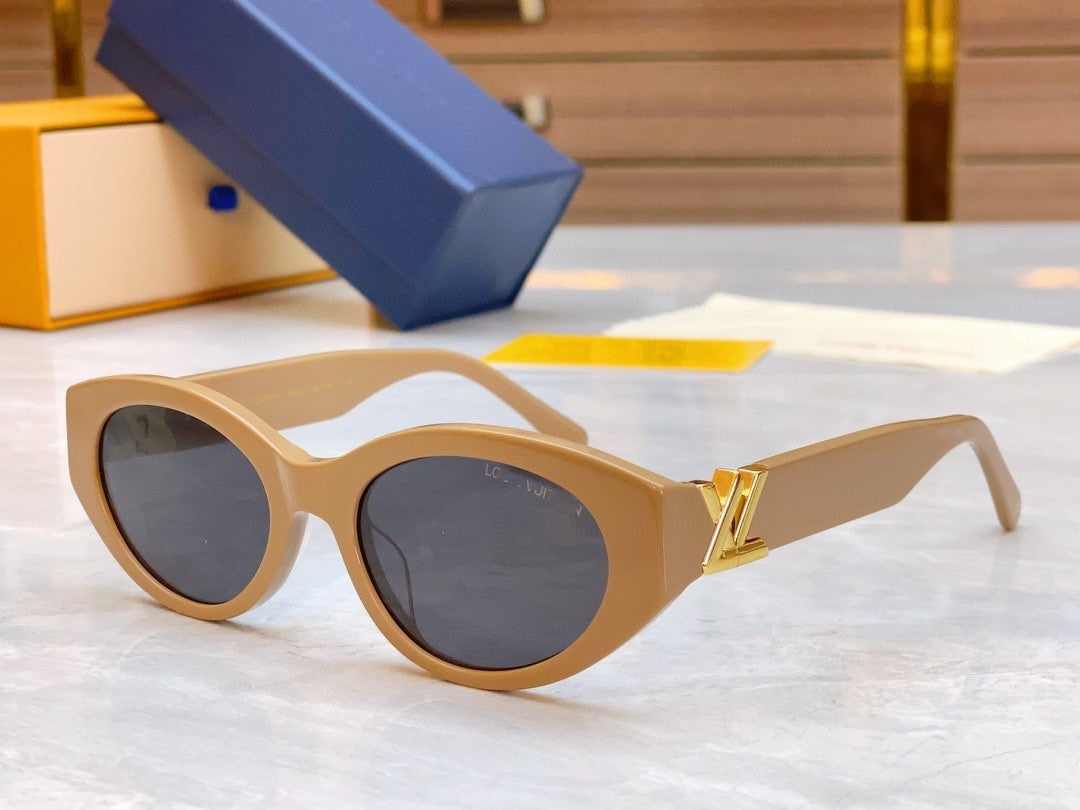 Elegant Cat-Eye Sunglasses