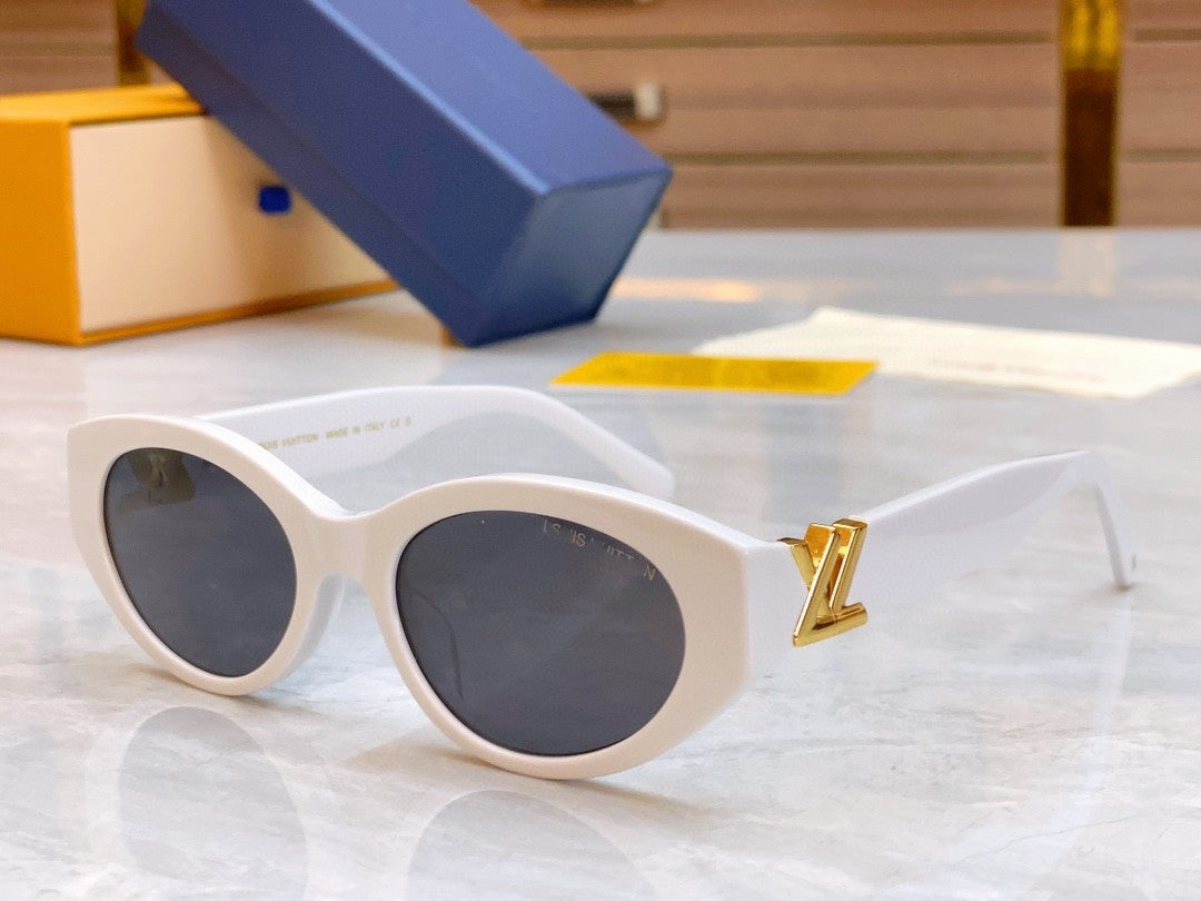 Elegant Cat-Eye Sunglasses