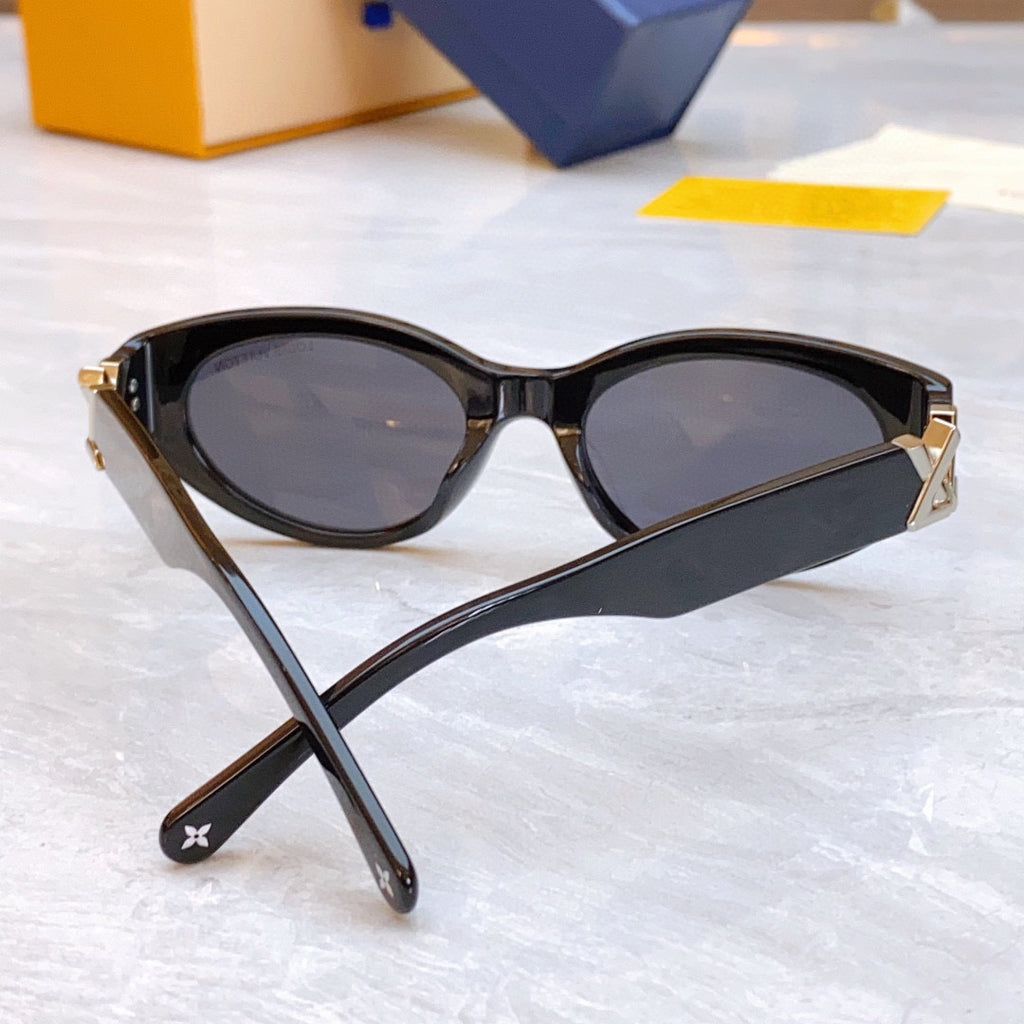 Elegant Cat-Eye Sunglasses