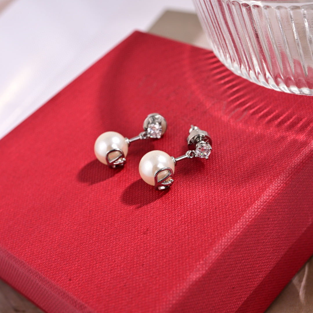 Elegant Gold-Tone Stud Earrings – Timeless & Versatile