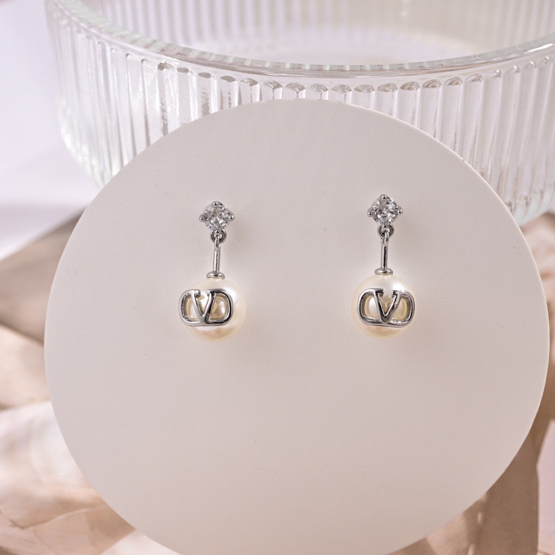 Elegant Gold-Tone Stud Earrings – Timeless & Versatile