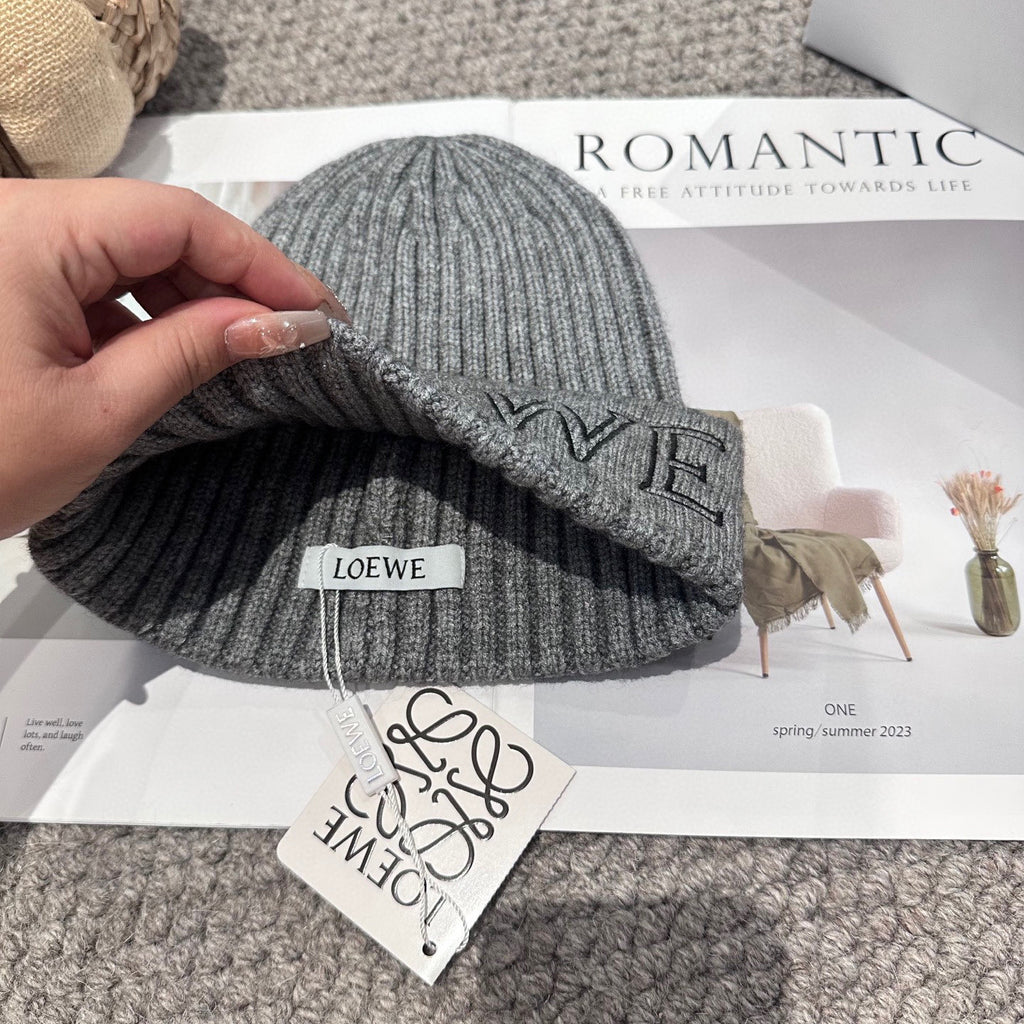 Chunky Knit Winter Hat – Cozy & Stylish