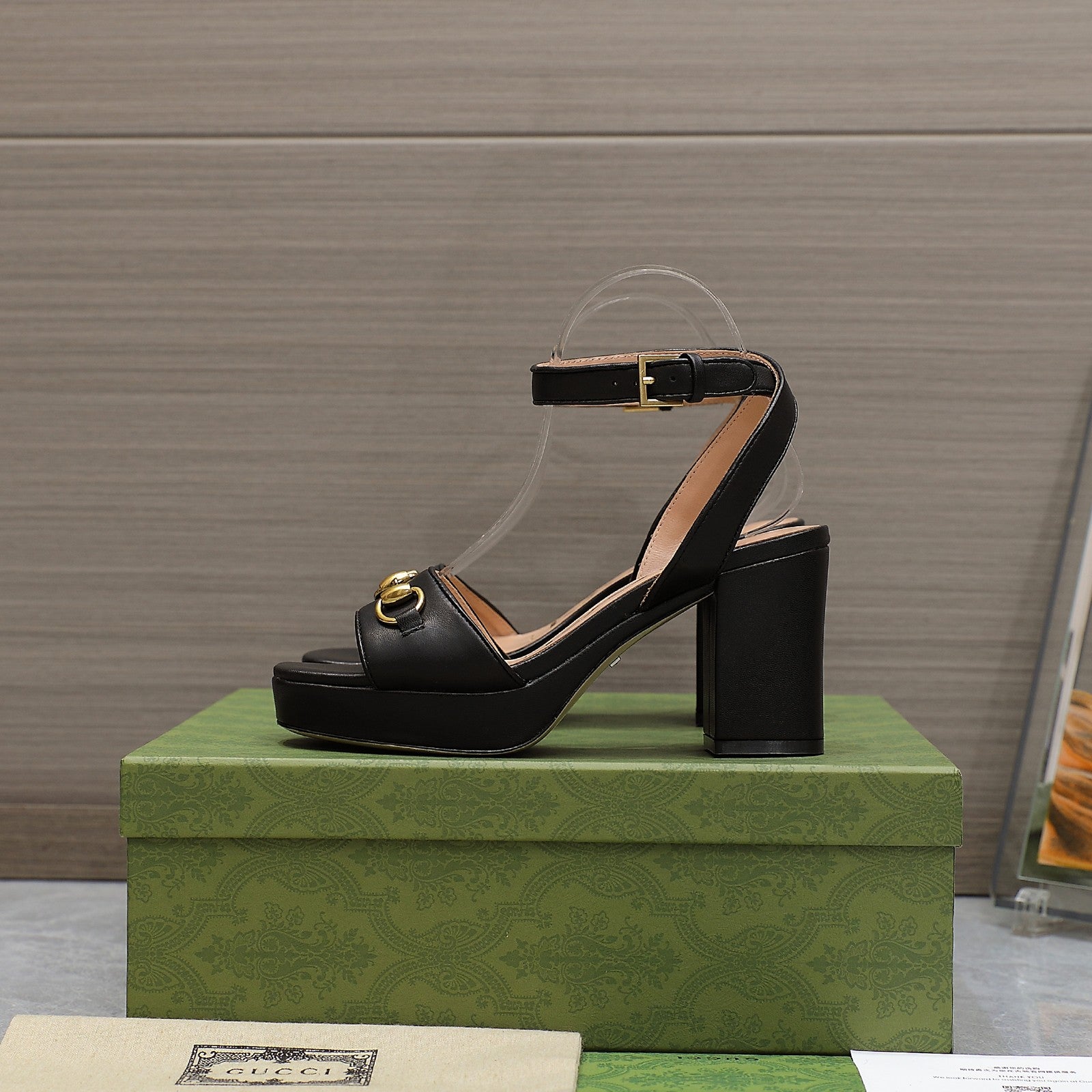 Elegant European-Style Leather Sandals – New Season Bestseller