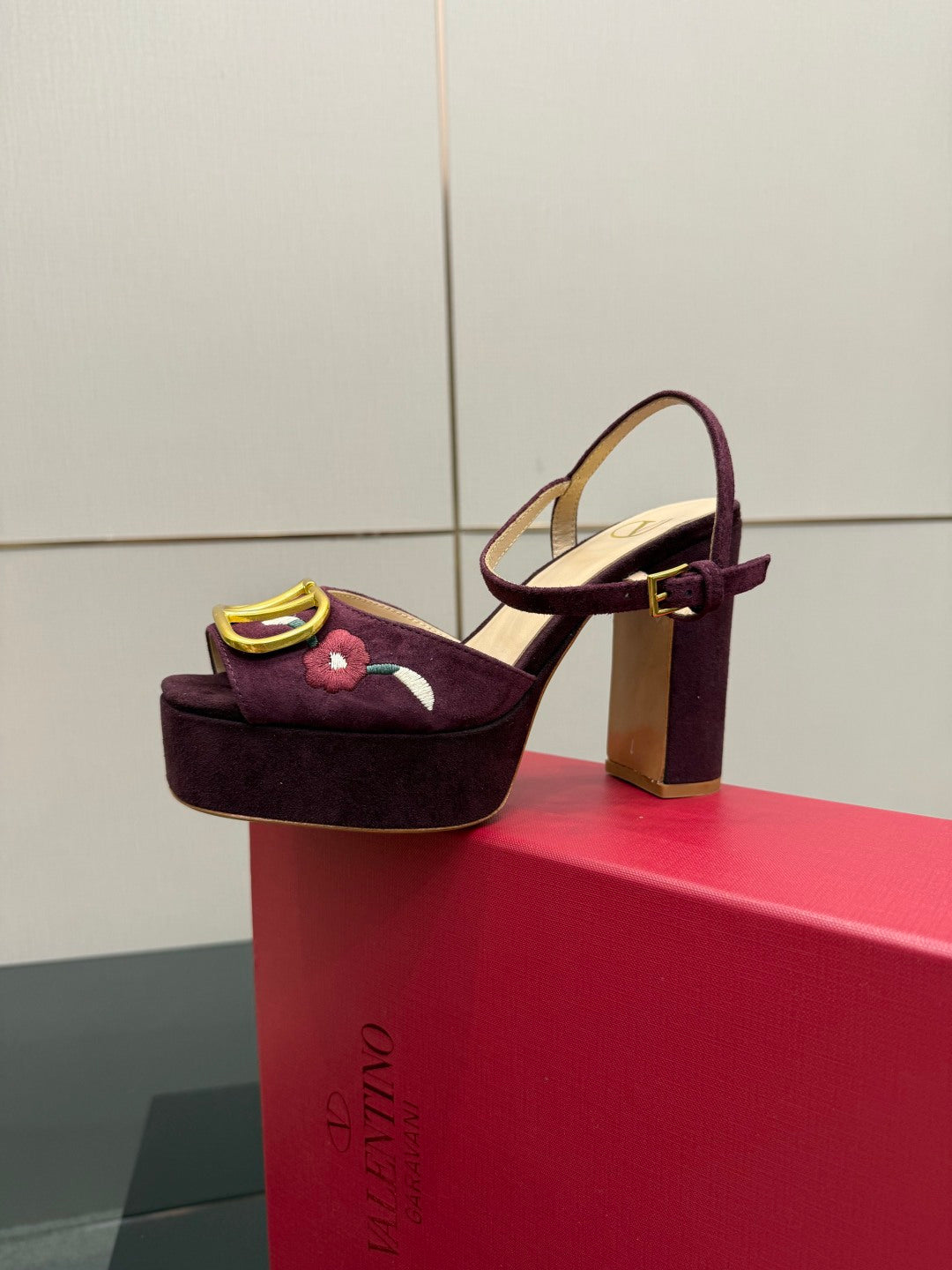 Platform Heel Sandals – Elegant Summer Statement
