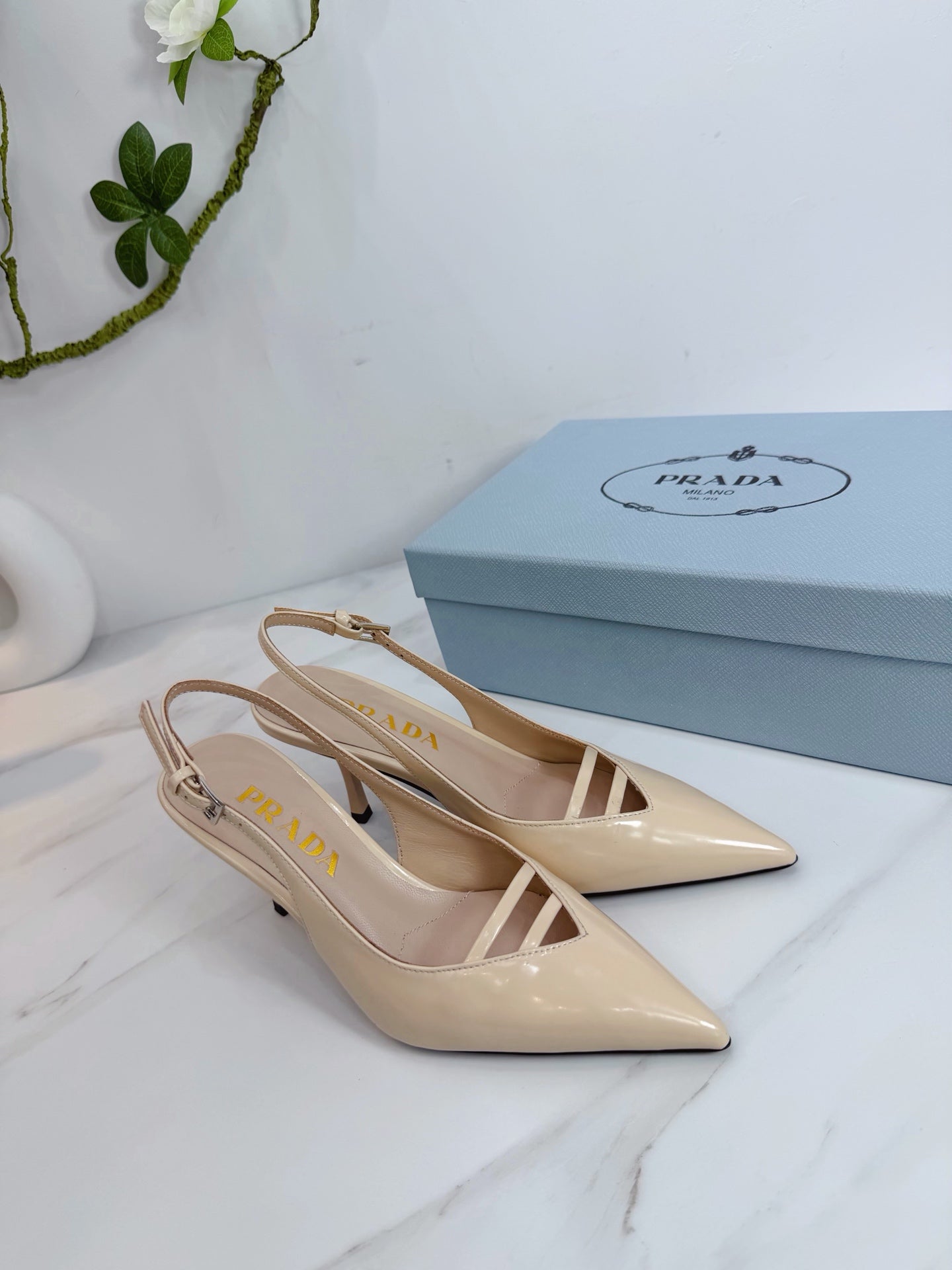 2026 SS New Arrival — Luxury Embellished Heel