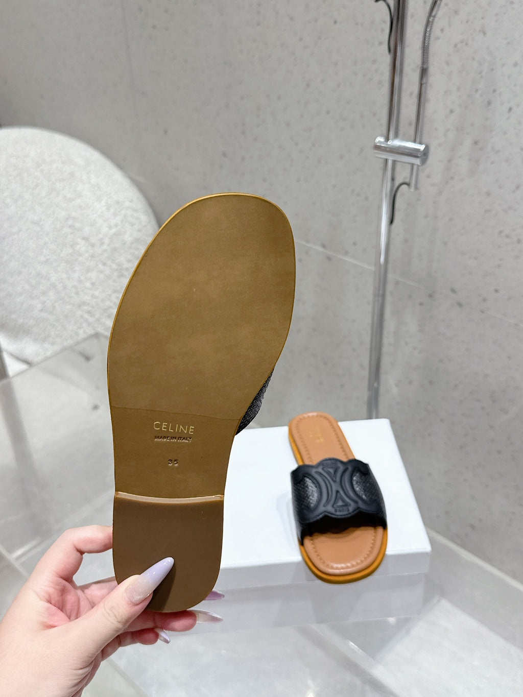 Triomphe British Style Flat Slides