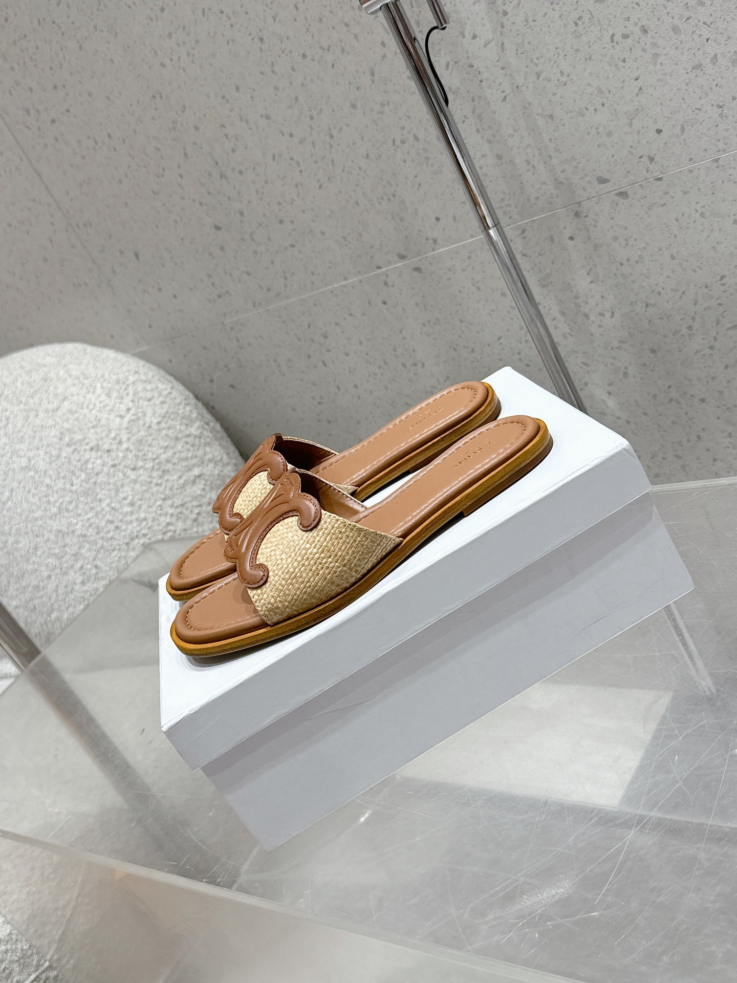 Triomphe British Style Flat Slides