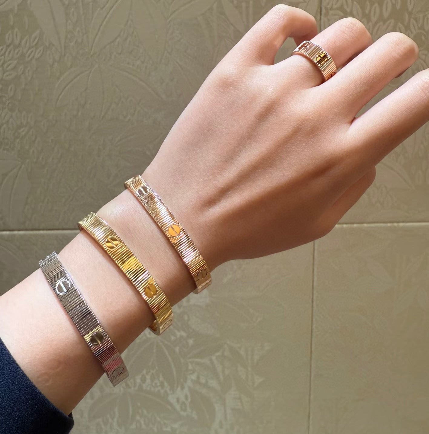 LOVE Unlimited Bracelet | Snake Bone Chain Design
