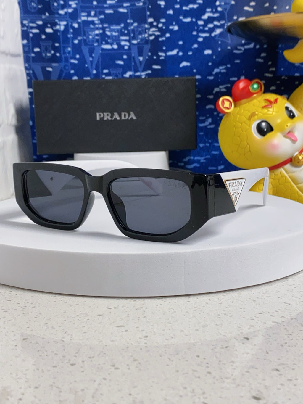 Square Frame Sunglasses — 2025 Collection 🕶️✨