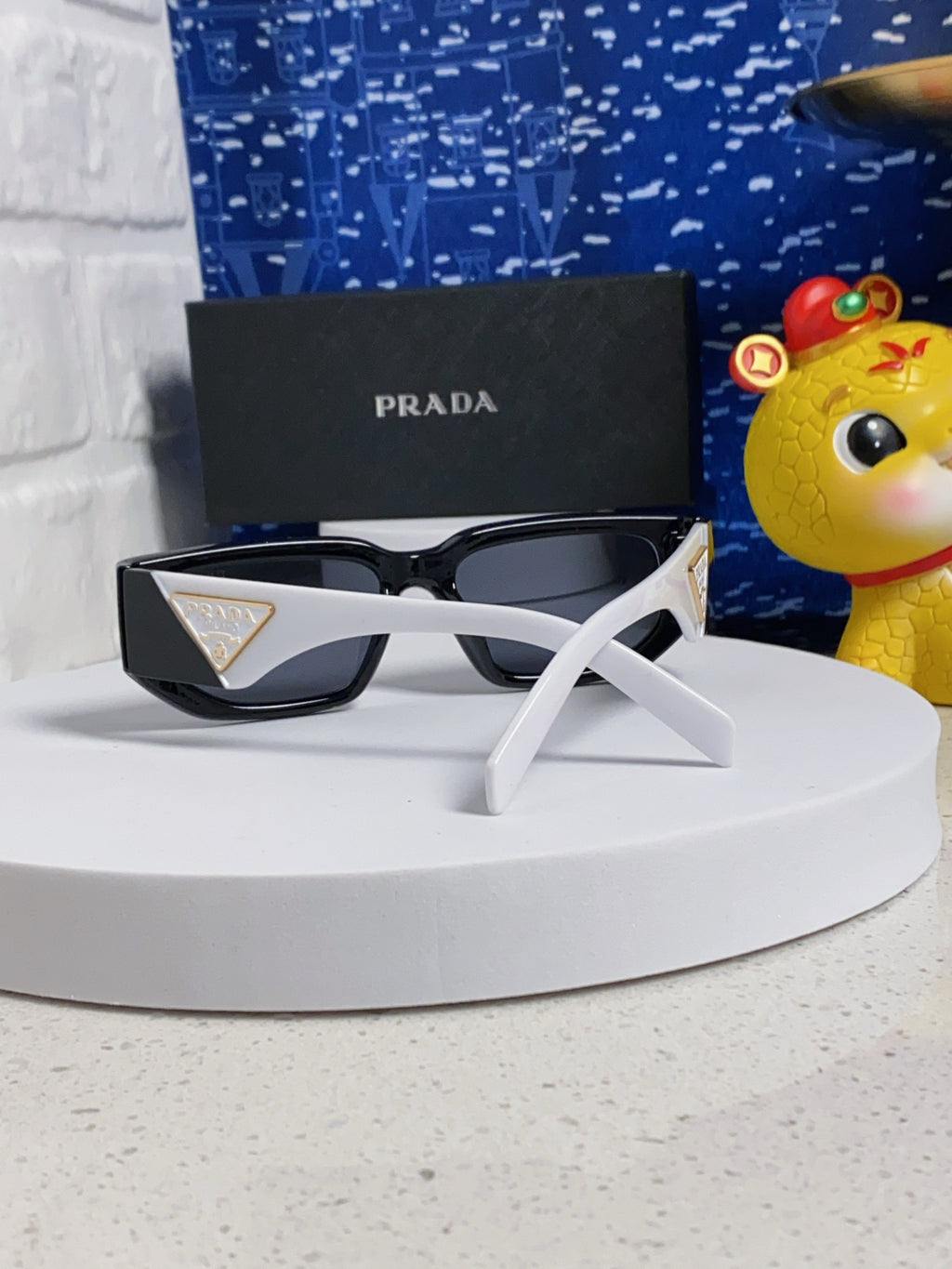 Square Frame Sunglasses — 2025 Collection 🕶️✨