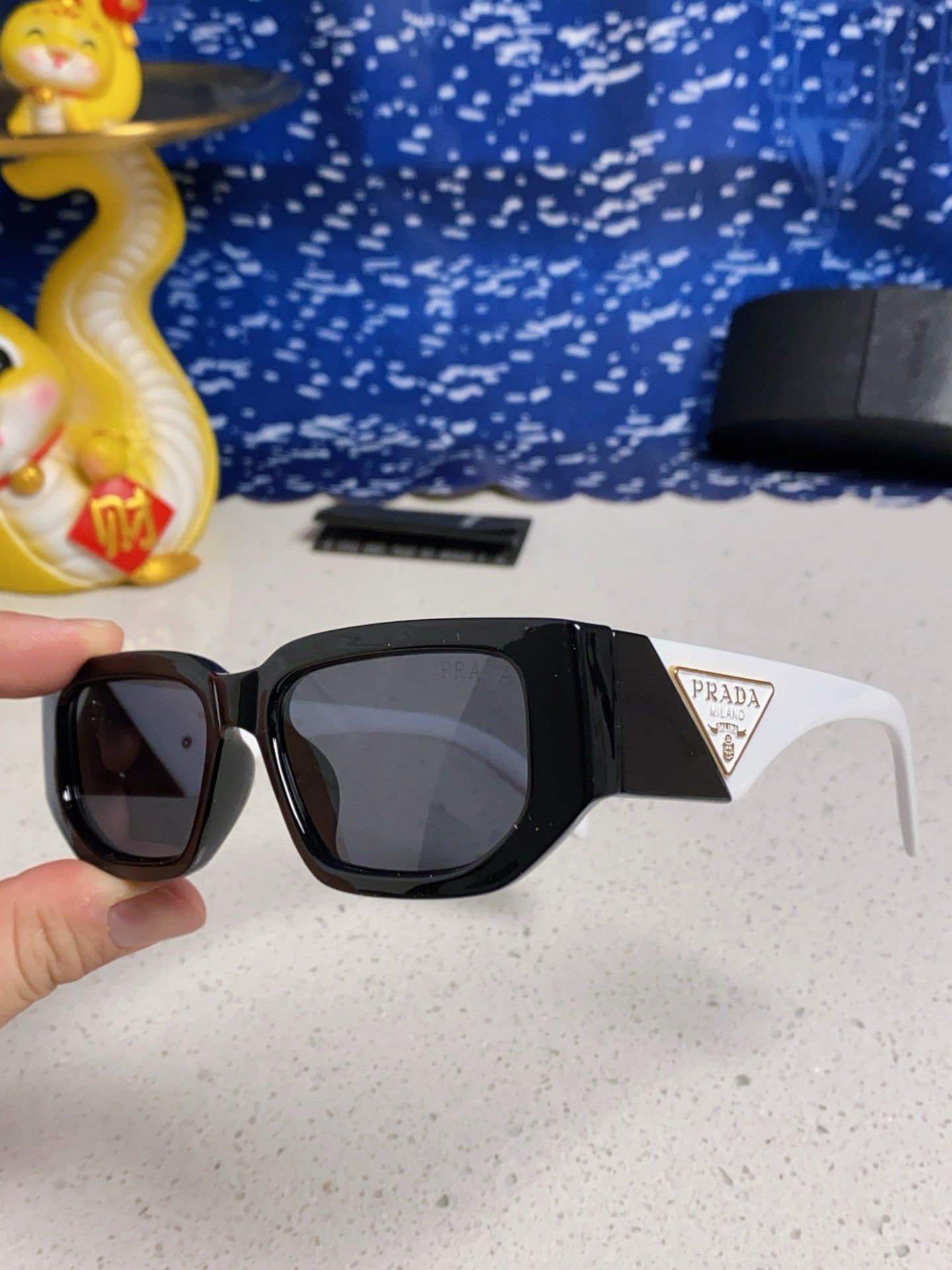 Square Frame Sunglasses — 2025 Collection 🕶️✨