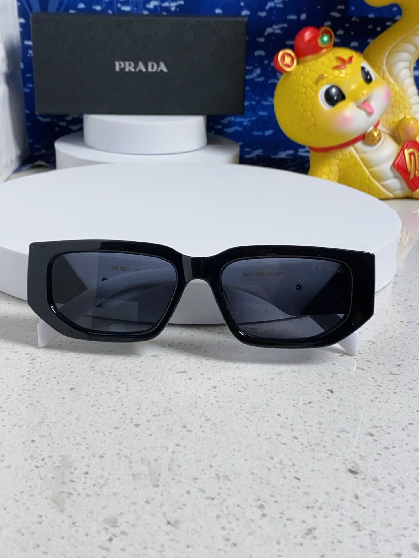 Square Frame Sunglasses — 2025 Collection 🕶️✨