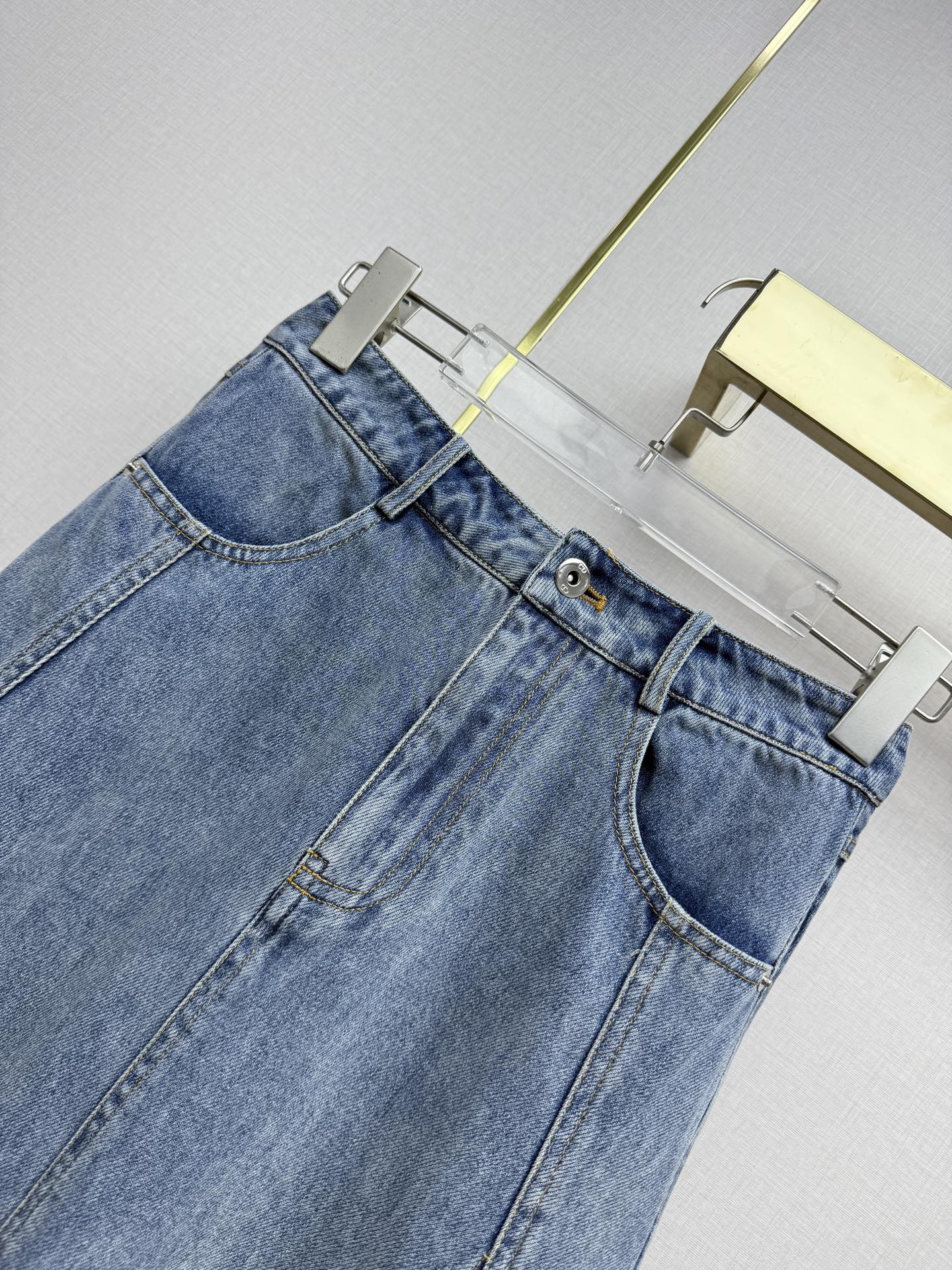 D Denim Midi Skirt — 2026 Spring/Summer 👖✨( high-quality )