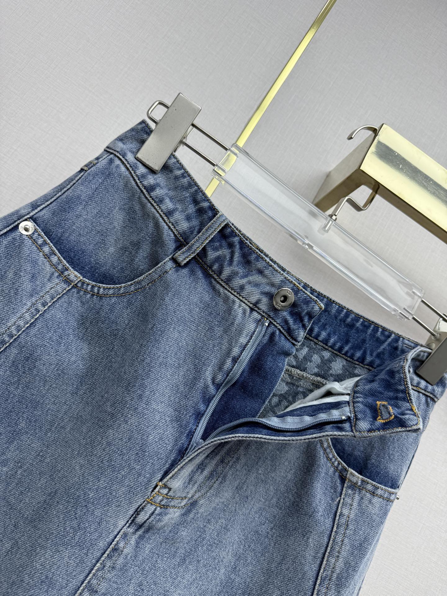 D Denim Midi Skirt — 2026 Spring/Summer 👖✨( high-quality )