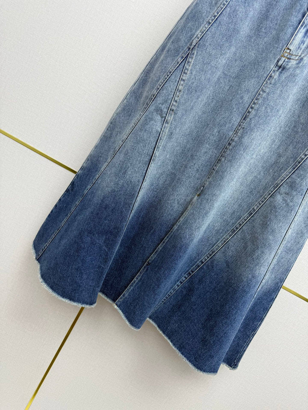 D Denim Midi Skirt — 2026 Spring/Summer 👖✨( high-quality )