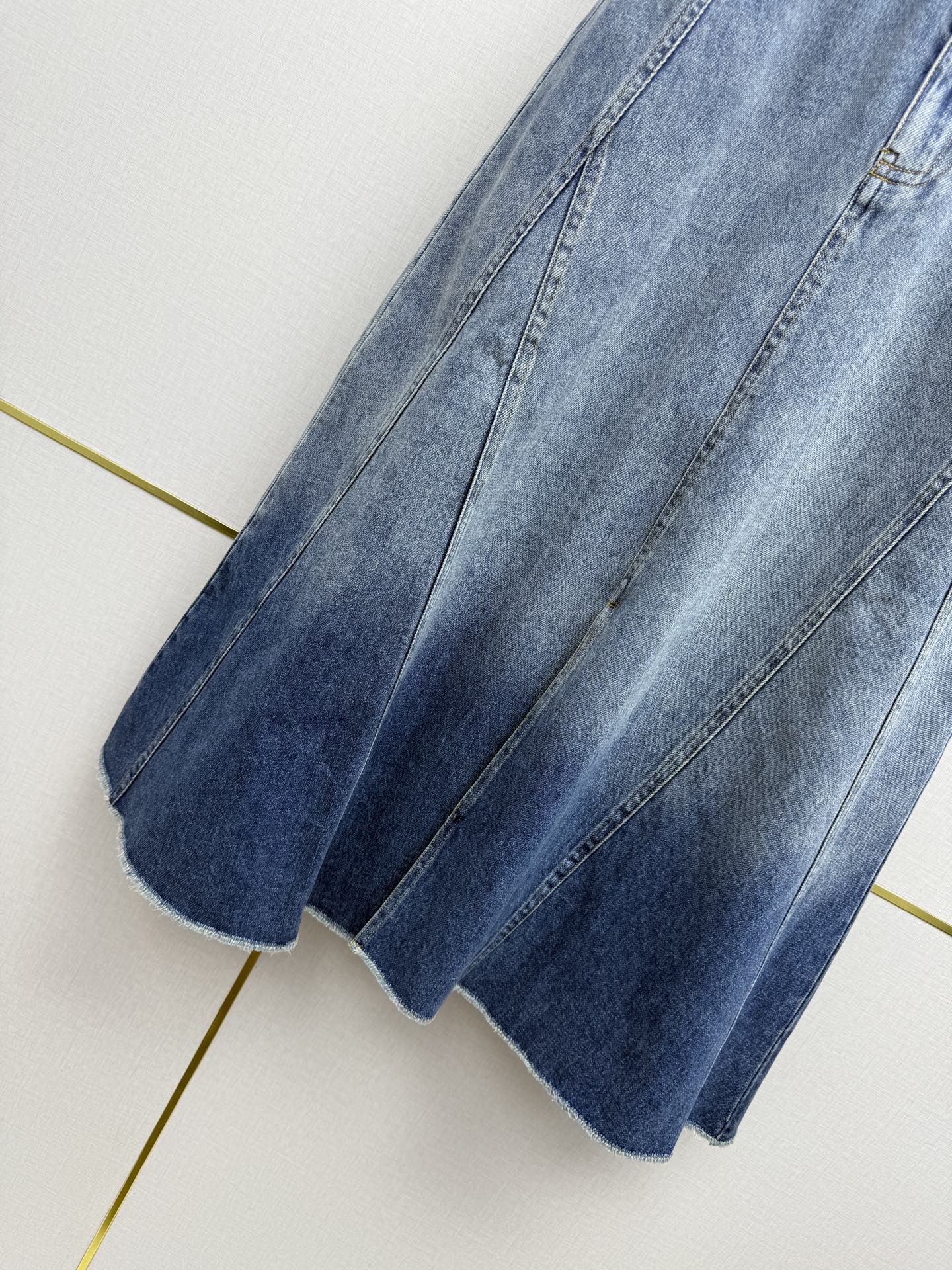 D Denim Midi Skirt — 2026 Spring/Summer 👖✨( high-quality )