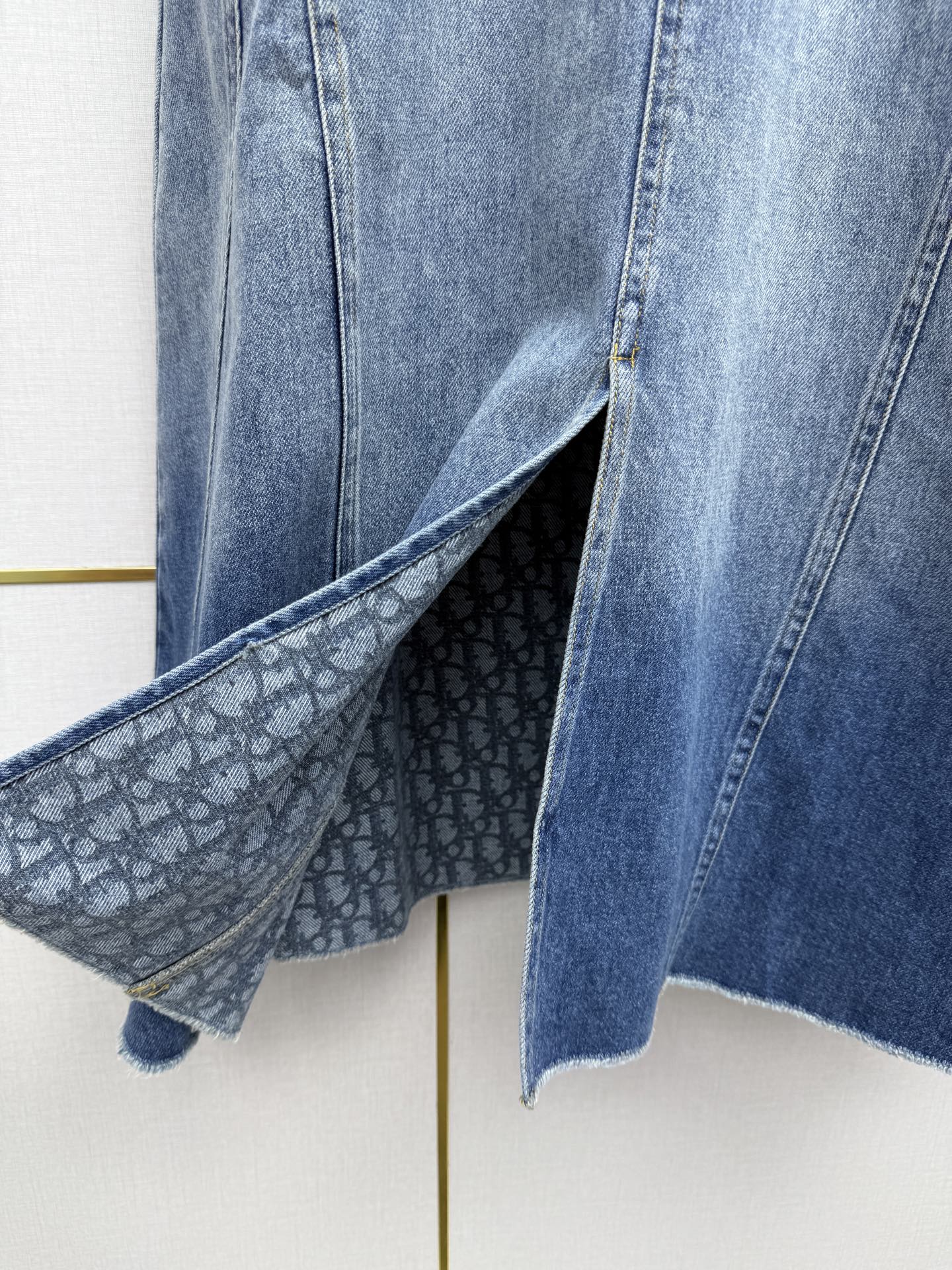 D Denim Midi Skirt — 2026 Spring/Summer 👖✨( high-quality )