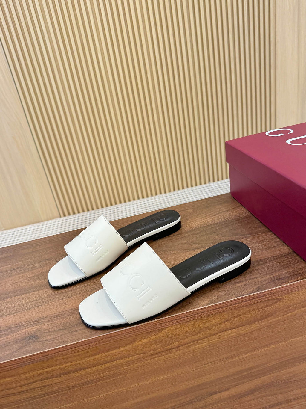 Double J Embossed Slide Sandals — 2026 Spring/Summer 🩴✨