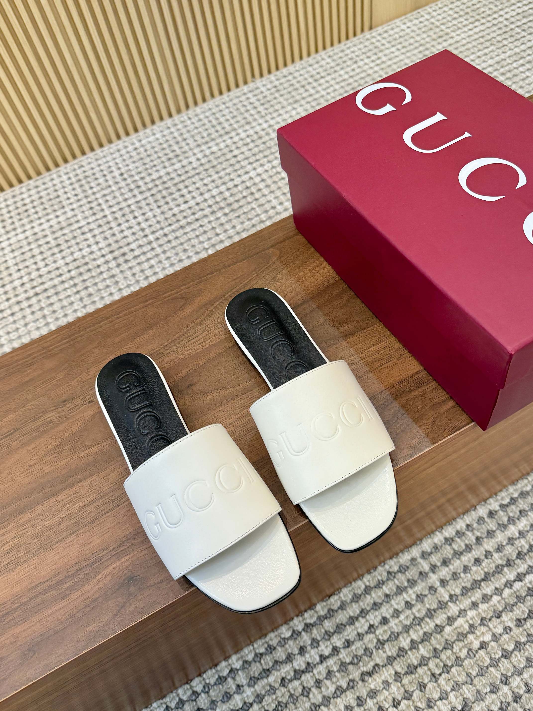 Double J Embossed Slide Sandals — 2026 Spring/Summer 🩴✨