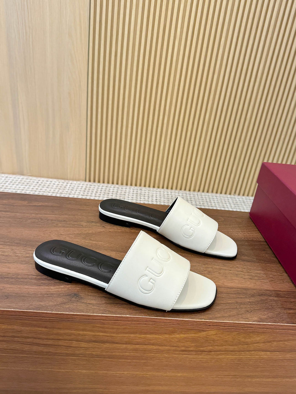 Double J Embossed Slide Sandals — 2026 Spring/Summer 🩴✨