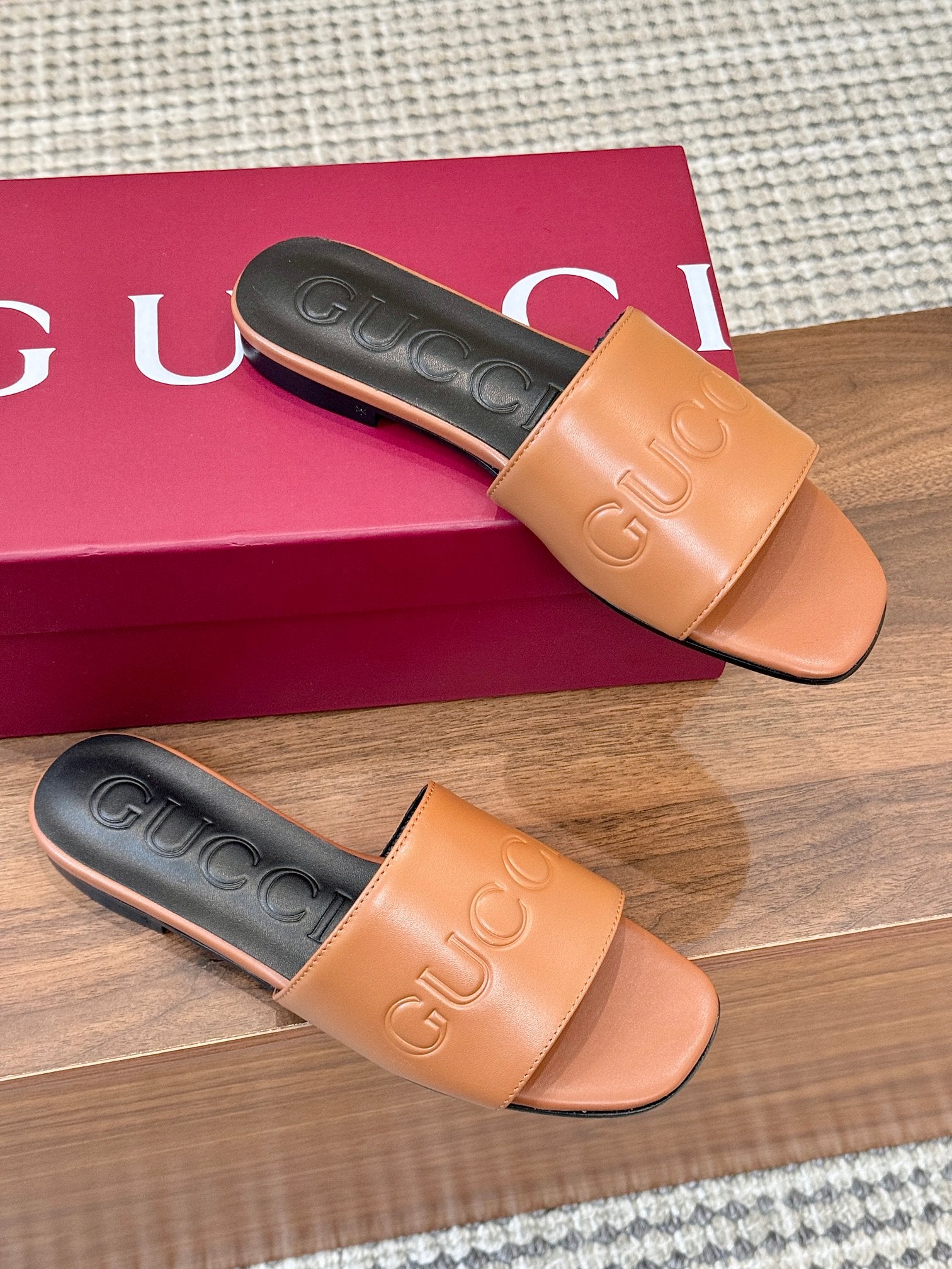 Double J Embossed Slide Sandals — 2026 Spring/Summer 🩴✨