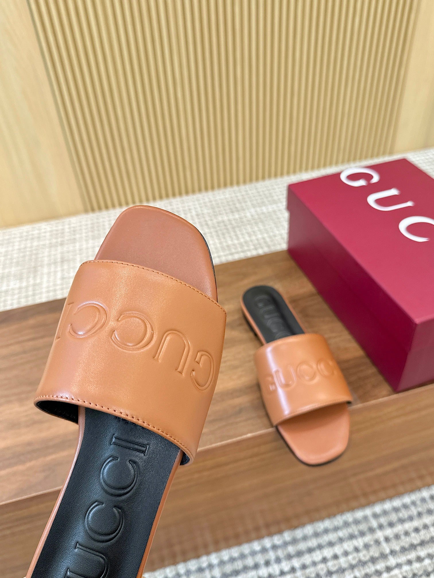 Double J Embossed Slide Sandals — 2026 Spring/Summer 🩴✨