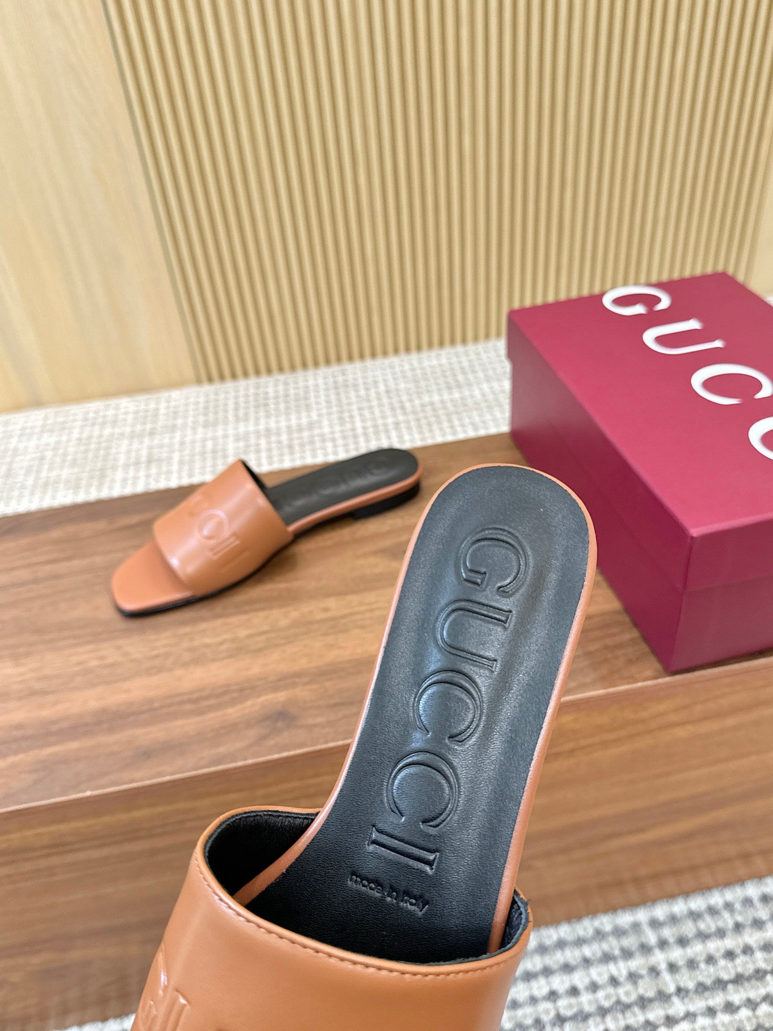 Double J Embossed Slide Sandals — 2026 Spring/Summer 🩴✨