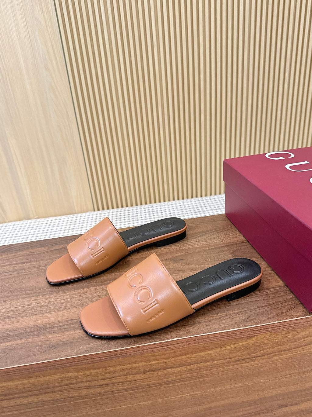 Double J Embossed Slide Sandals — 2026 Spring/Summer 🩴✨