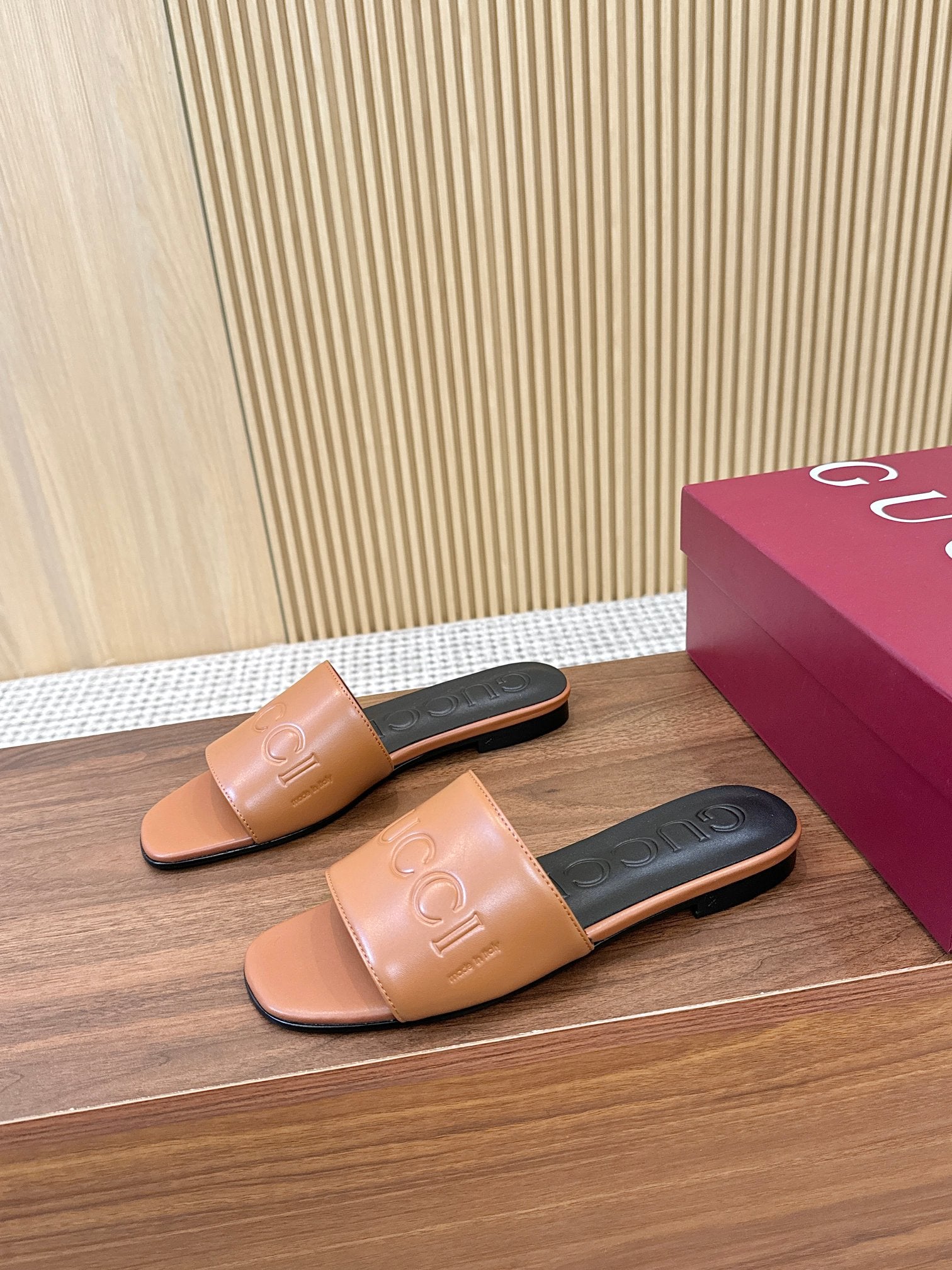 Double J Embossed Slide Sandals — 2026 Spring/Summer 🩴✨