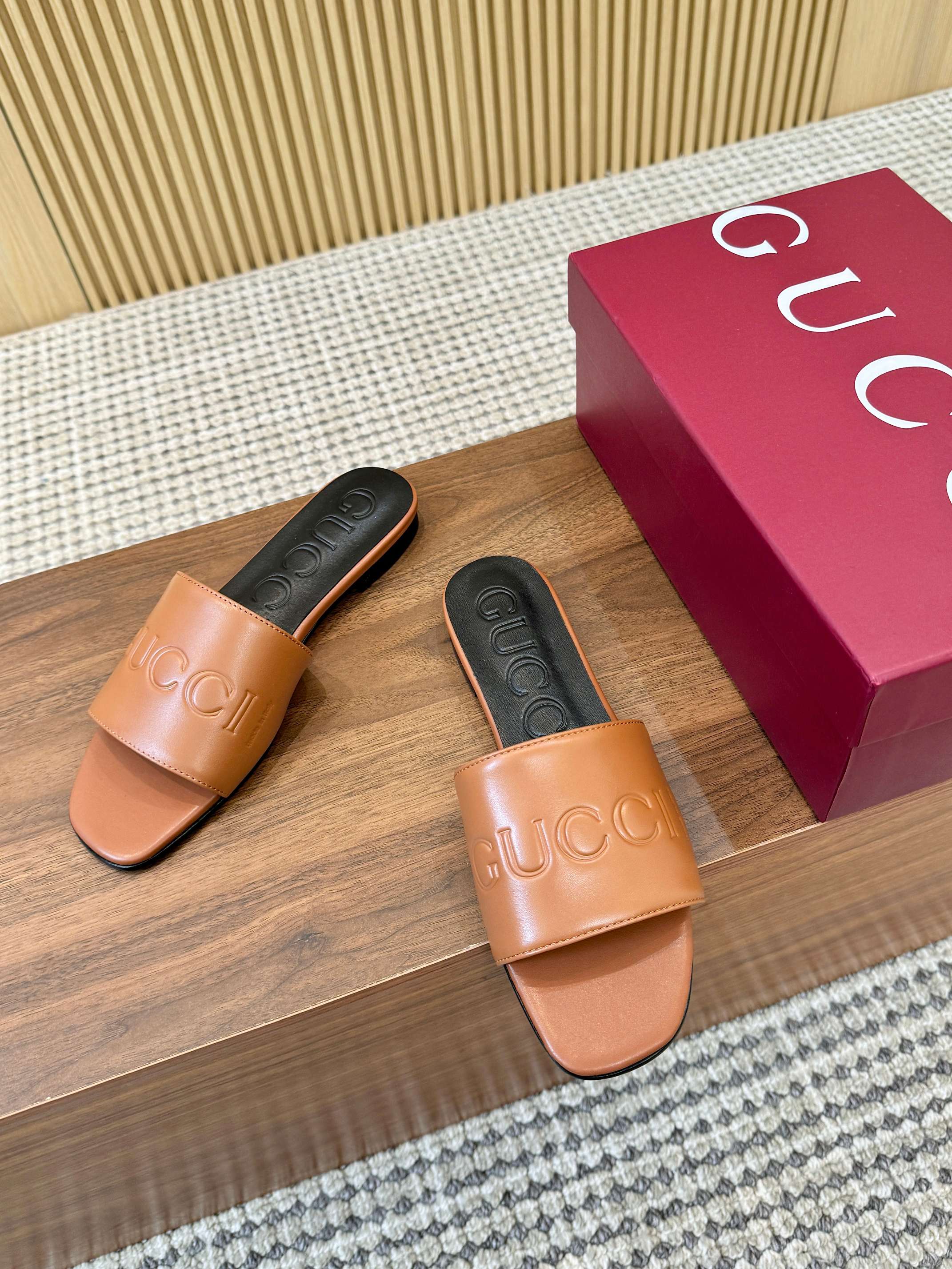 Double J Embossed Slide Sandals — 2026 Spring/Summer 🩴✨