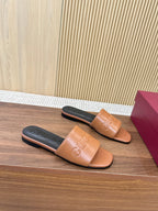 Double J Embossed Slide Sandals — 2026 Spring/Summer 🩴✨