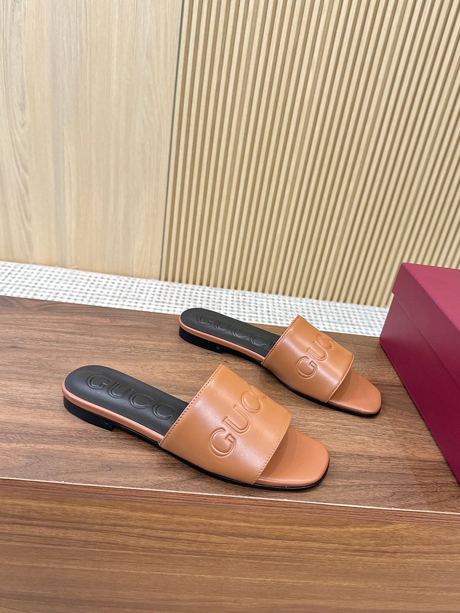 Double J Embossed Slide Sandals — 2026 Spring/Summer 🩴✨