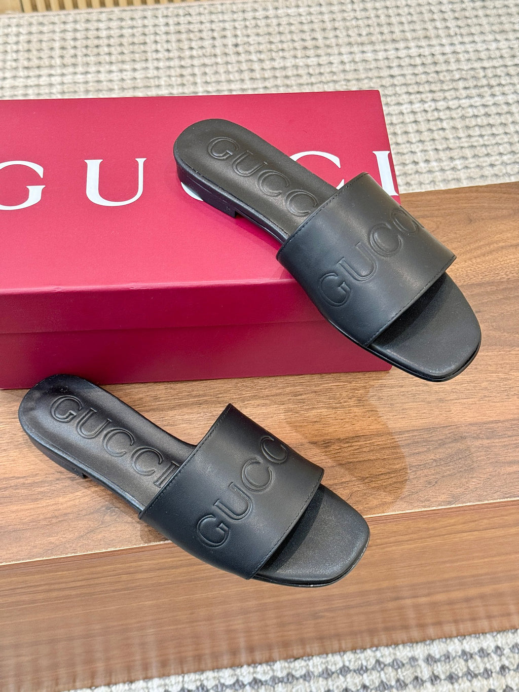Double J Embossed Slide Sandals — 2026 Spring/Summer 🩴✨