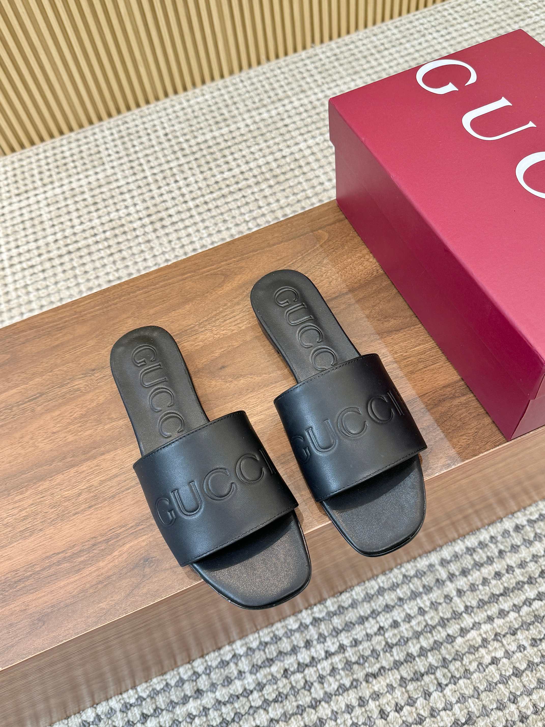 Double J Embossed Slide Sandals — 2026 Spring/Summer 🩴✨