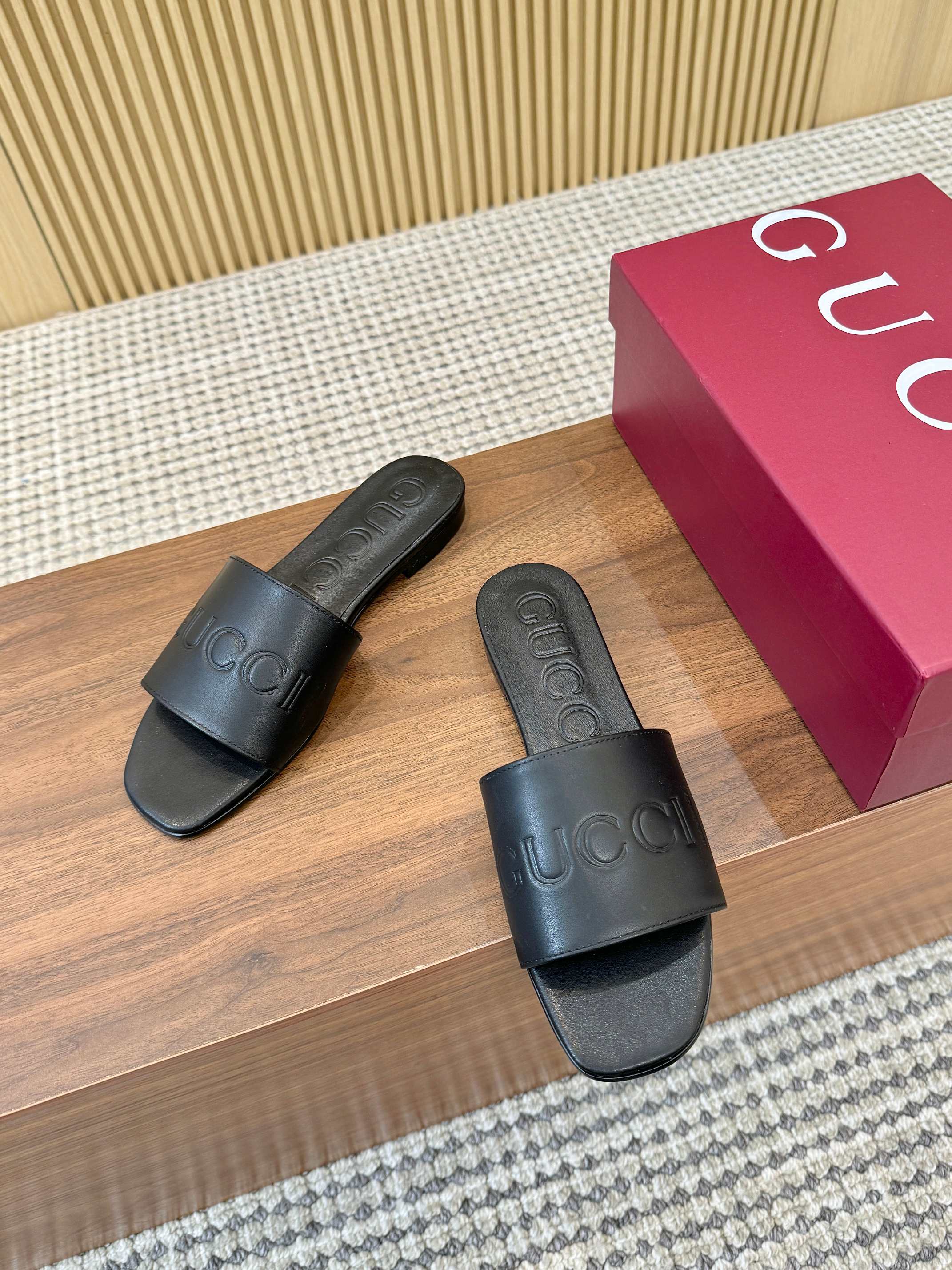 Double J Embossed Slide Sandals — 2026 Spring/Summer 🩴✨