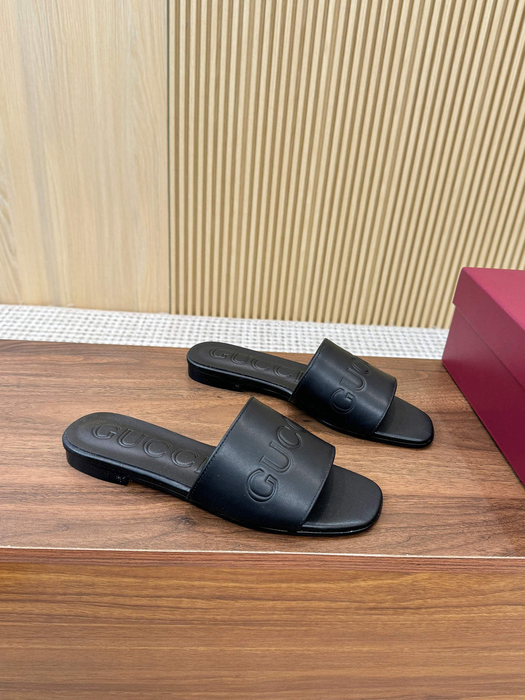 Double J Embossed Slide Sandals — 2026 Spring/Summer 🩴✨