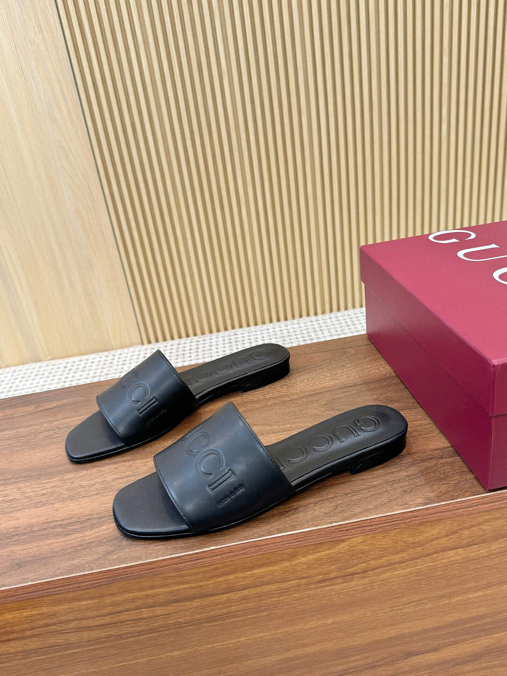Double J Embossed Slide Sandals — 2026 Spring/Summer 🩴✨