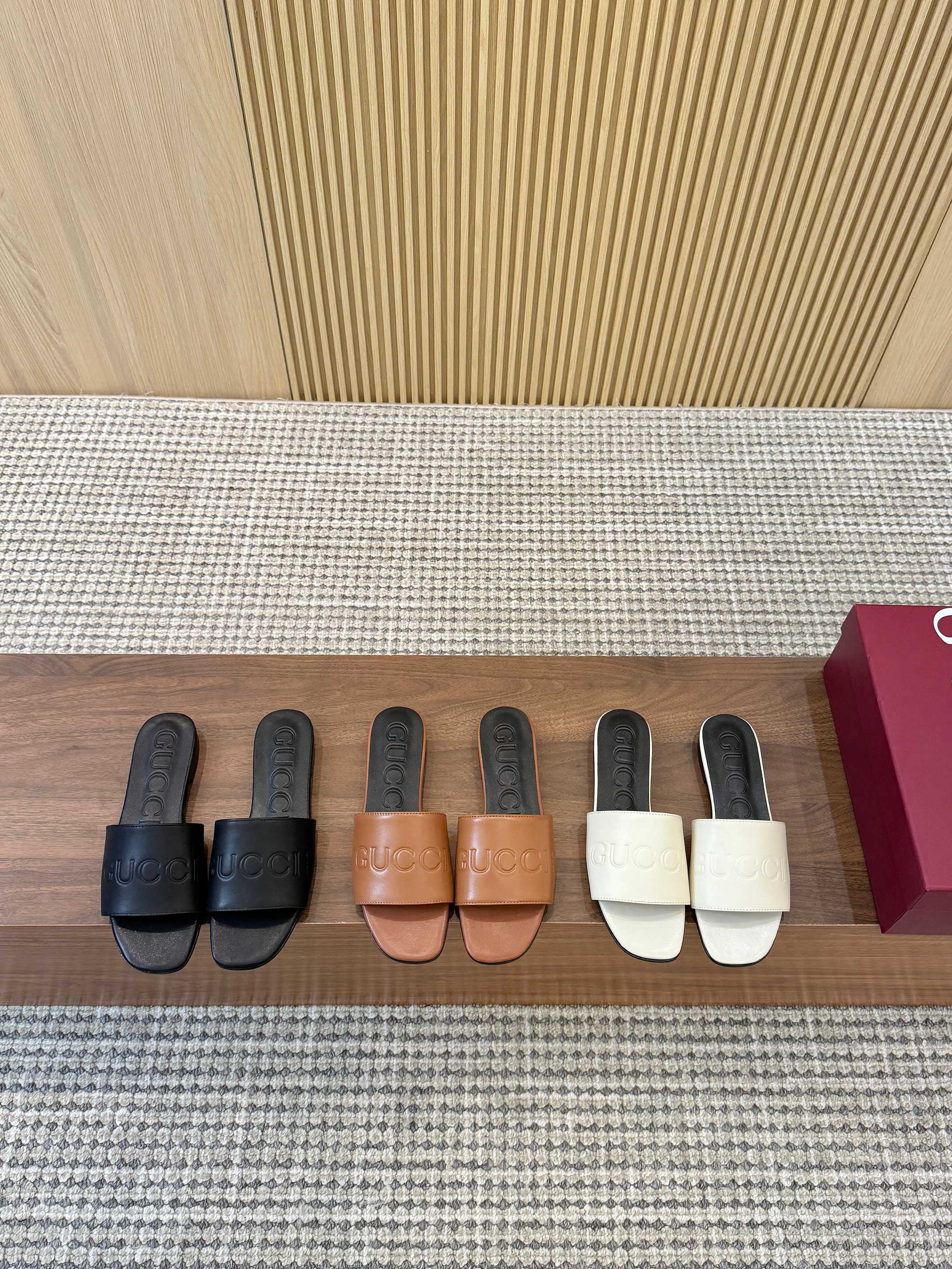 Double J Embossed Slide Sandals — 2026 Spring/Summer 🩴✨