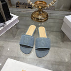 Logo Embroidered Block Heel Mule — 2026 Spring/Summer 👡✨