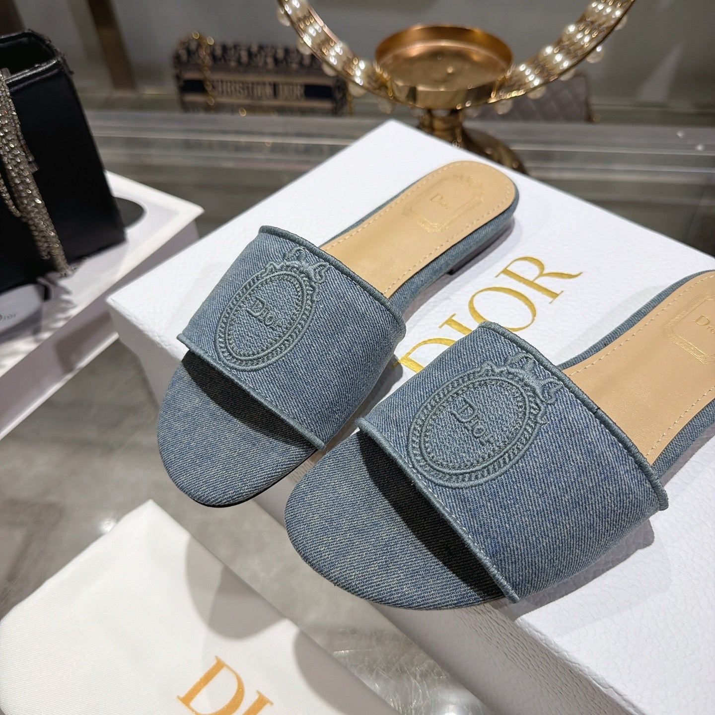 Logo Embroidered Block Heel Mule — 2026 Spring/Summer 👡✨