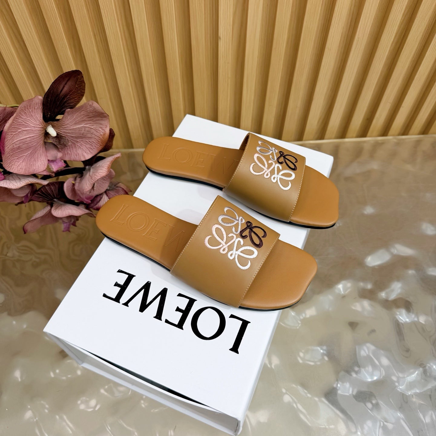 Pearl Buckle Embroidered Kitten Heel Mule — 2026 Spring/Summer 👡✨