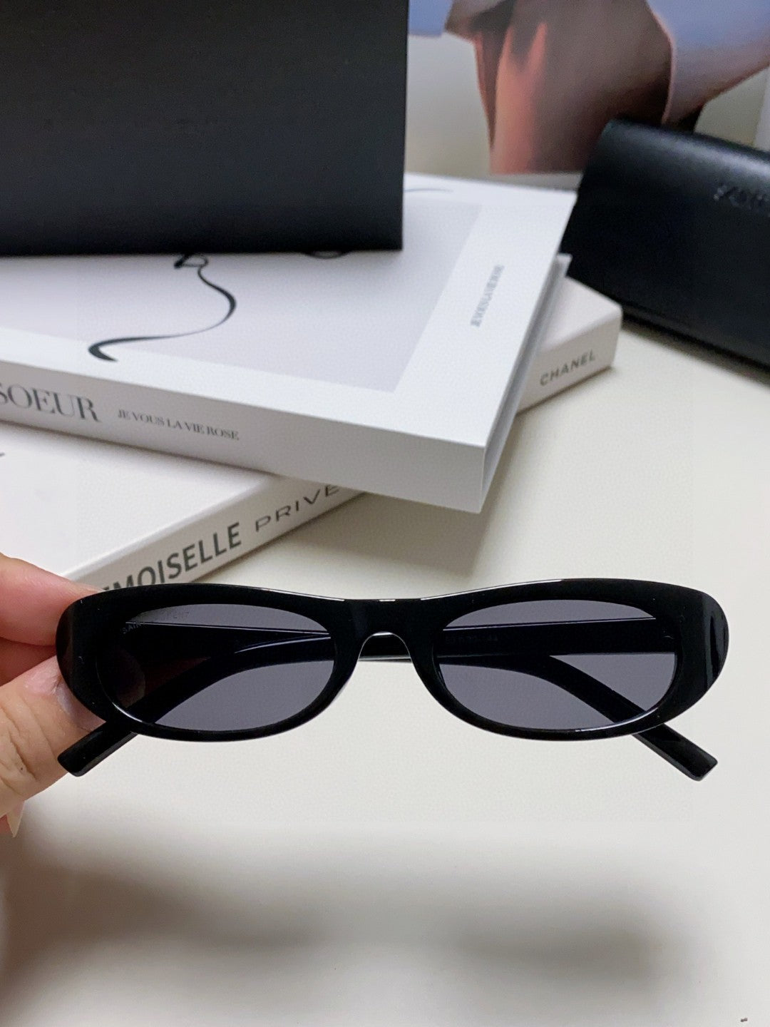 Retro Oval Sunglasses | Slim Narrow Frame | Unisex